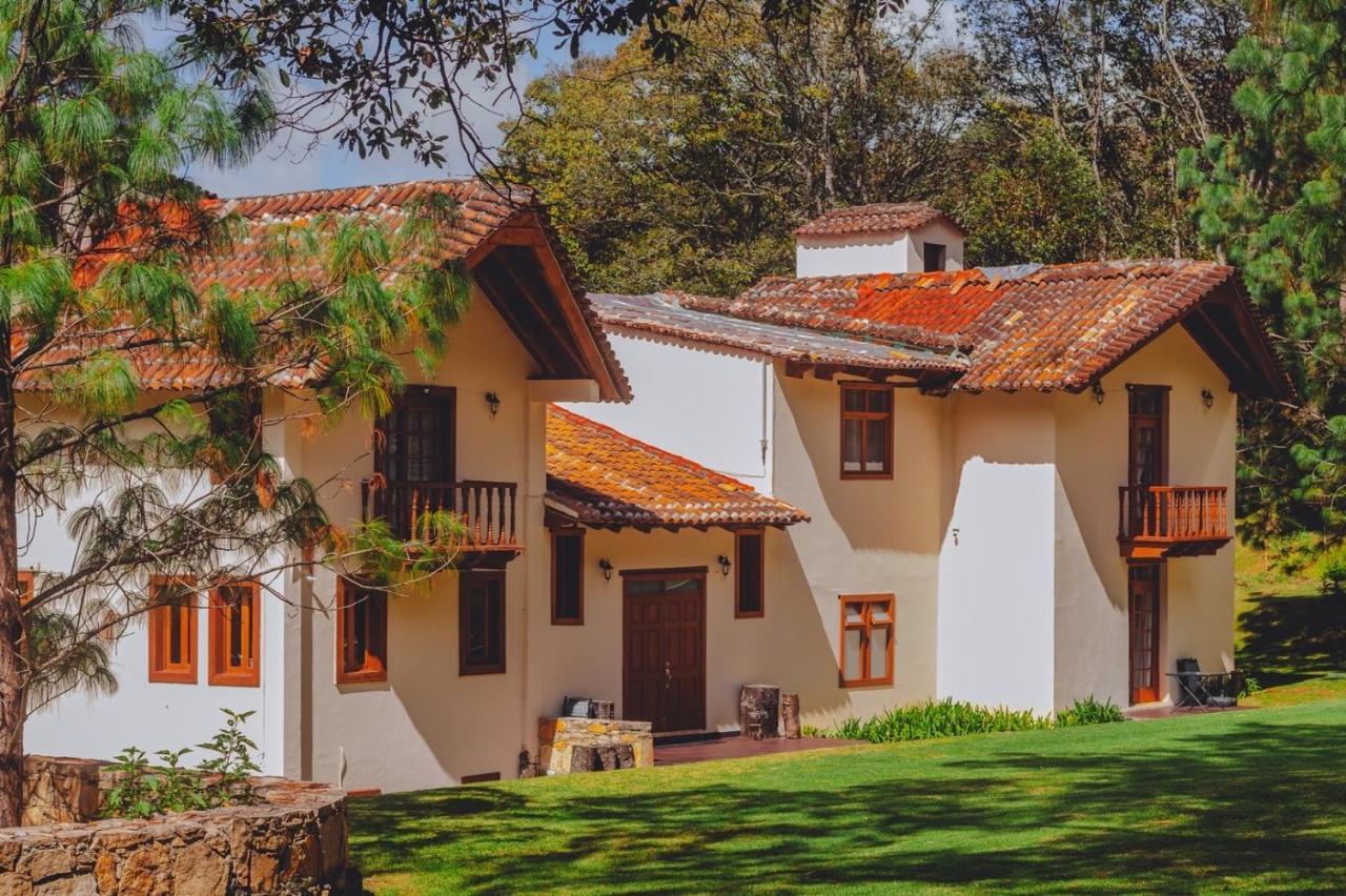 Cortijo La Casona & Bungalow Al Pie De La Montana Сан-Крістобаль-де-лас-Касас Екстер'єр фото